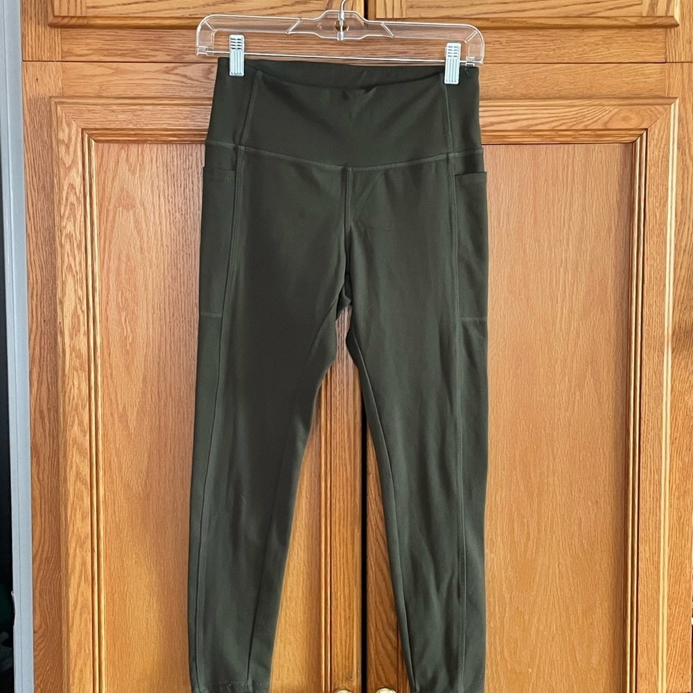Danskin Dark Olive Leggings size medium
Side pockets